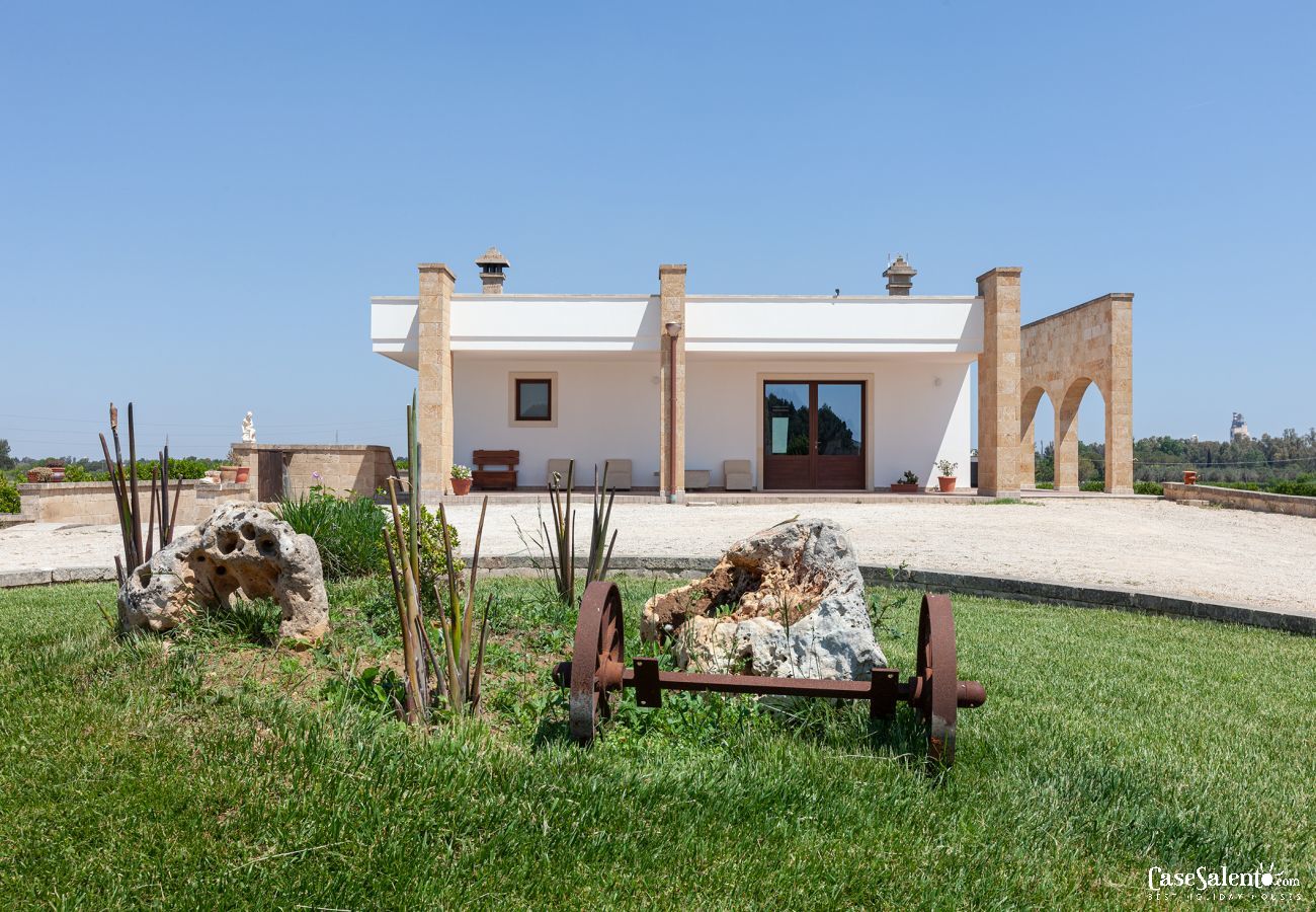 Villa a Galatina - Villa con piscina, idromassaggio, sauna, biliardo m860