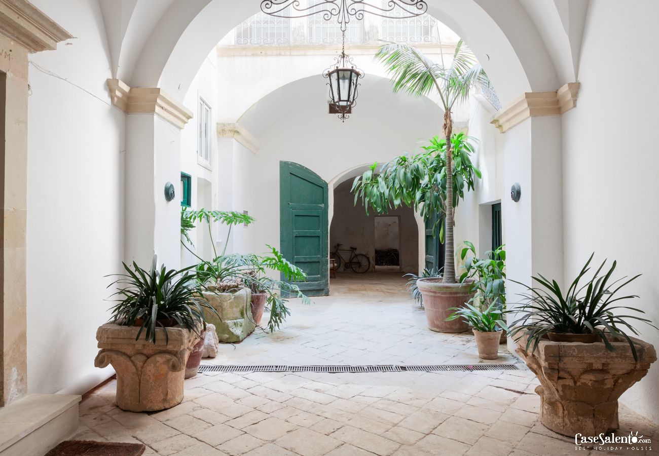 Villa a Corigliano d´Otranto - Palazzo storico con piscina nel borgo antico m600