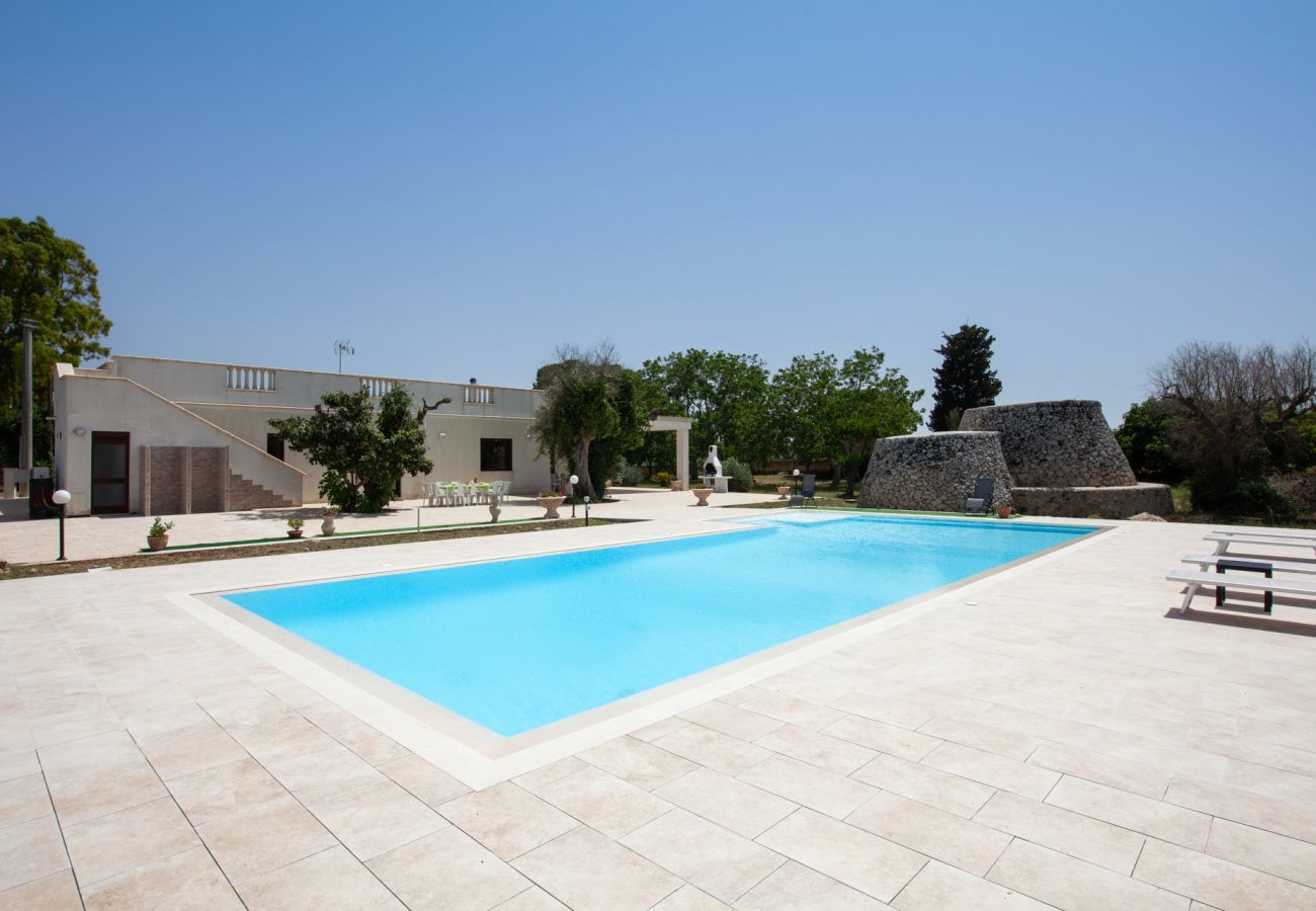 Villa in Carpignano Salentino - Villa Schwimmbad Garten Trulli Photovoltaik-Brunnenkasten V900