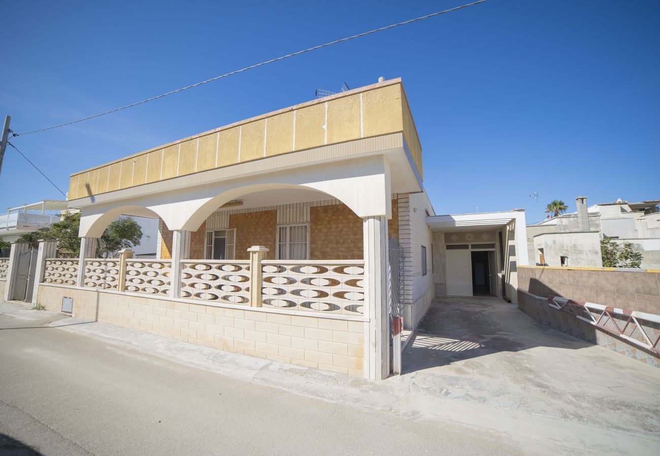 freistehendes Haus in Spiaggiabella - Zu verkaufen Villa direkt am Strand mit Garten v702