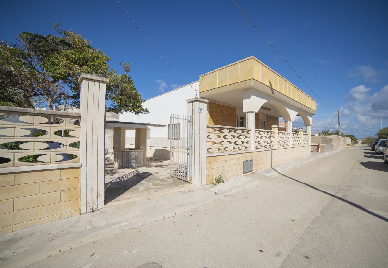 freistehendes Haus in Spiaggiabella - Zu verkaufen Villa direkt am Strand mit Garten v702