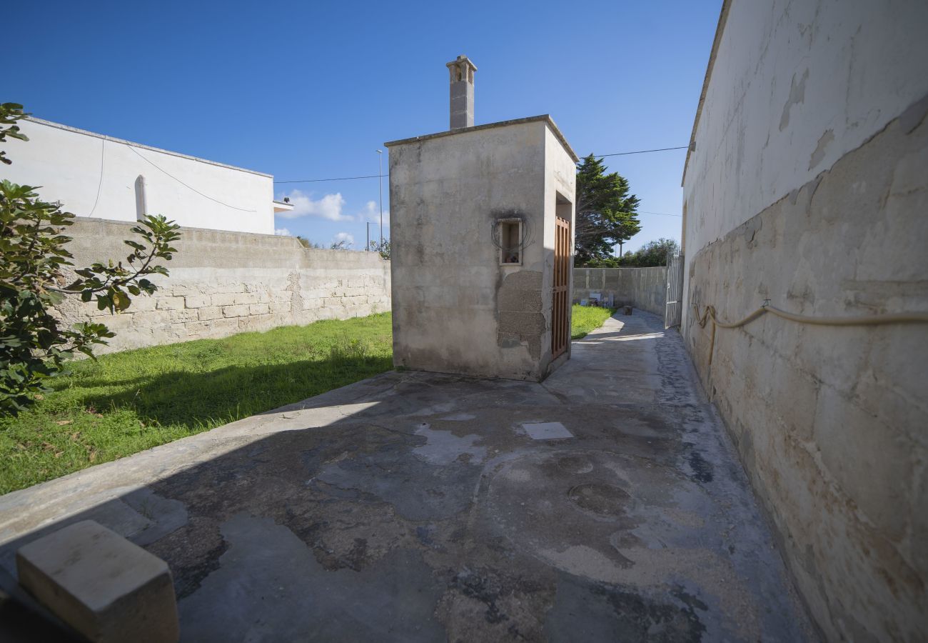 freistehendes Haus in Spiaggiabella - Zu verkaufen Villa direkt am Strand mit Garten v702