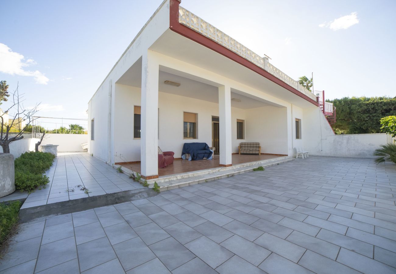 Villa in Lecce - Strandhaus mit Außenbereich 2 Badezimmer v701