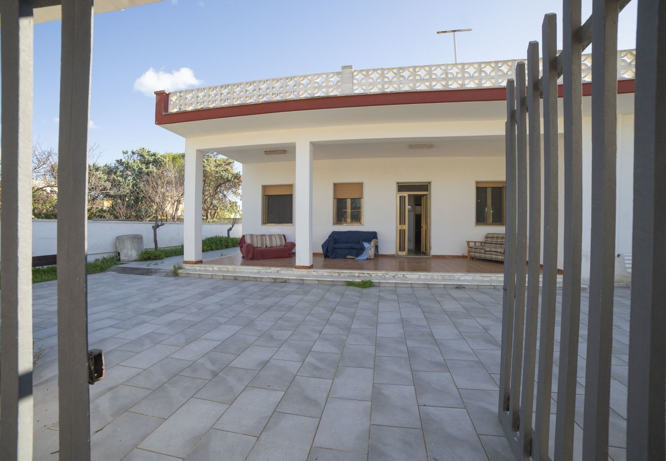 Villa in Lecce - Strandhaus mit Außenbereich 2 Badezimmer v701