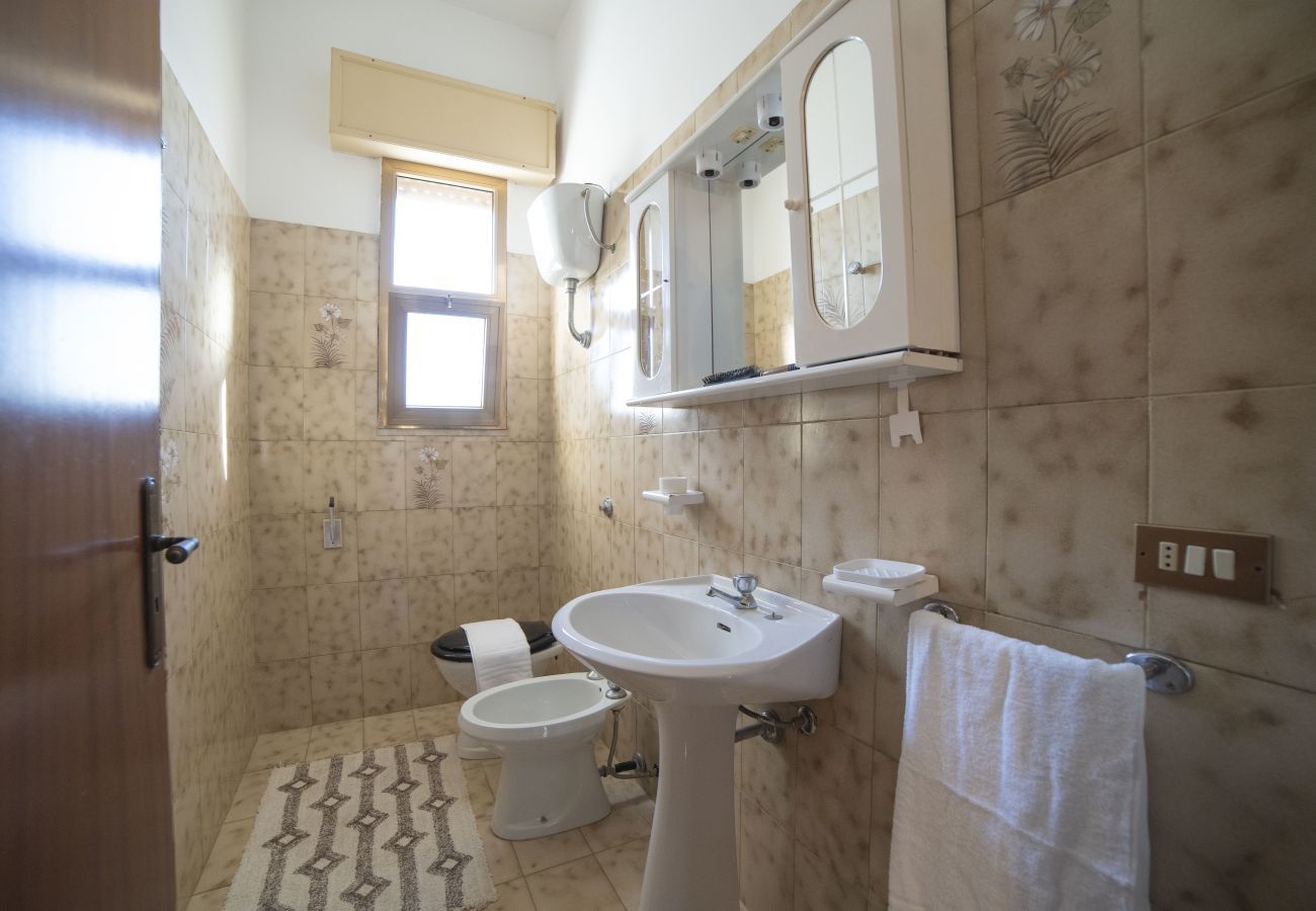 Villa in Lecce - Strandhaus mit Außenbereich 2 Badezimmer v701