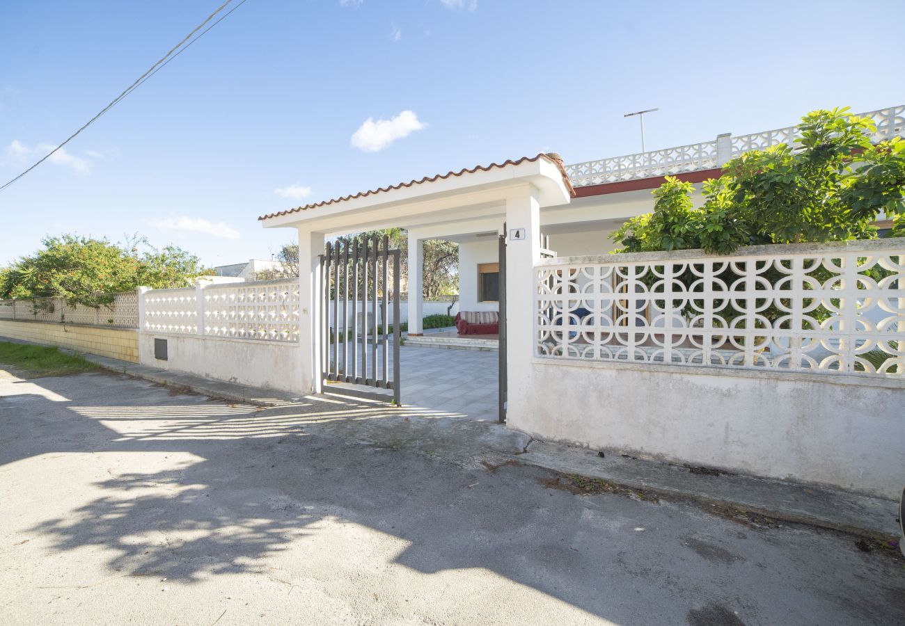 Villa in Lecce - Strandhaus mit Außenbereich 2 Badezimmer v701