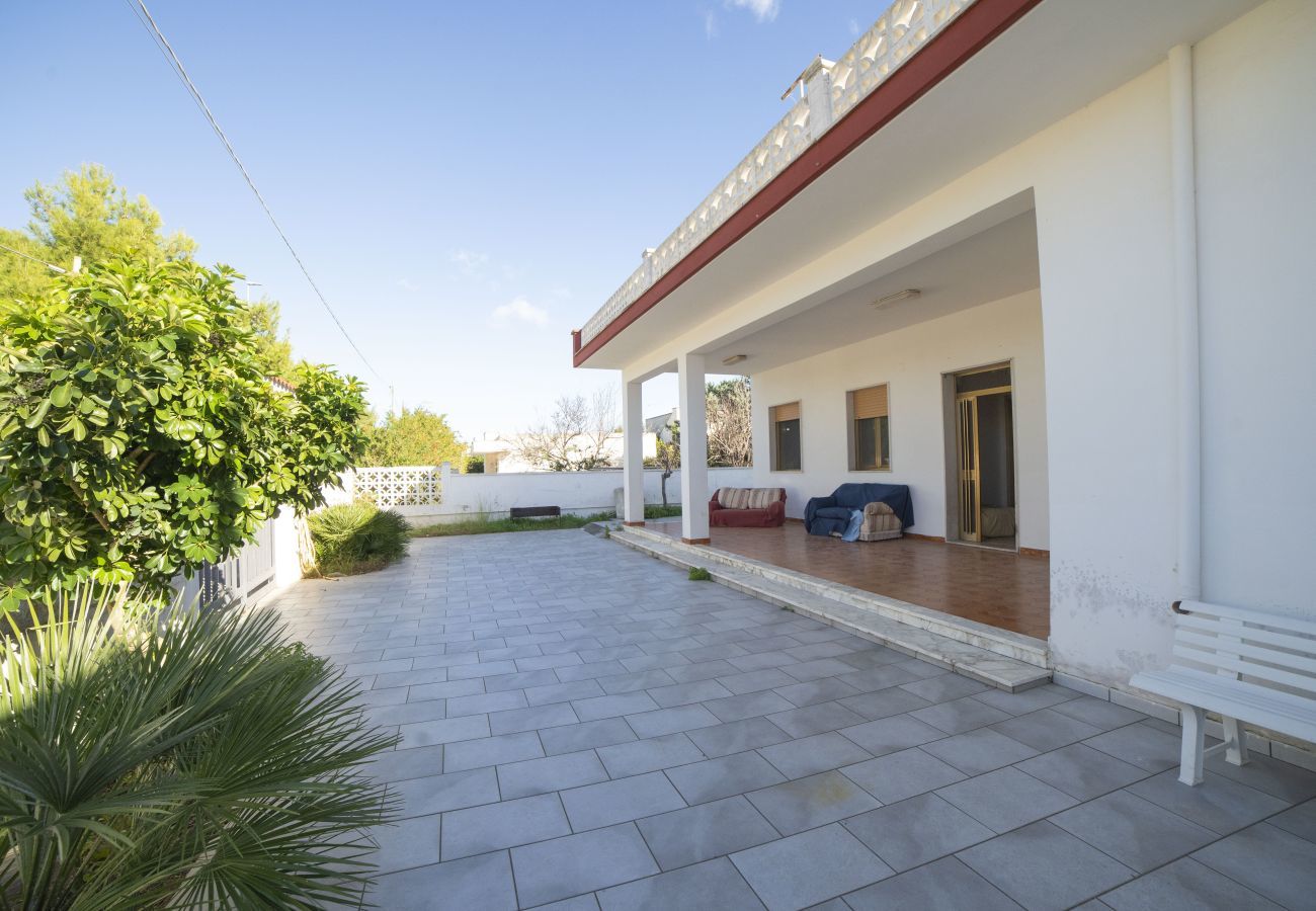 Villa in Lecce - Strandhaus mit Außenbereich 2 Badezimmer v701