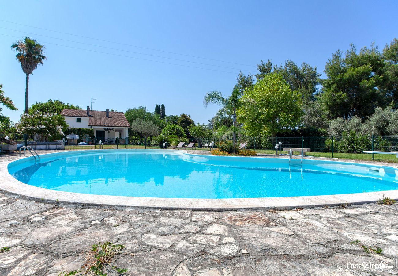 Villa in Corigliano d´Otranto - Ferienvilla mit großem privatem Pool, 5 Schlafzimmern und 4 Bädern m550