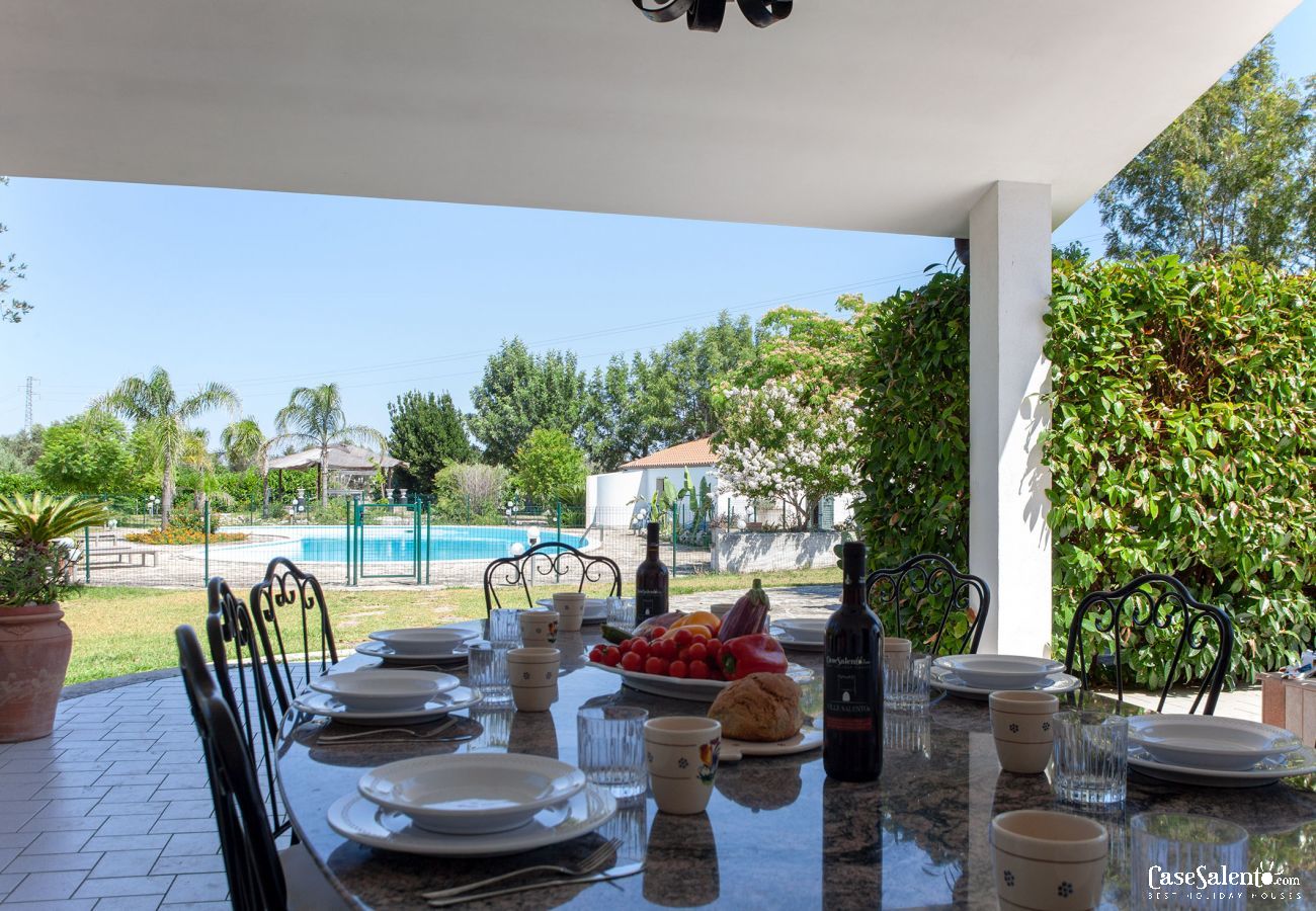 Villa in Corigliano d´Otranto - Holiday villa with large private pool, 5 bedrooms and 4 bathrooms m550