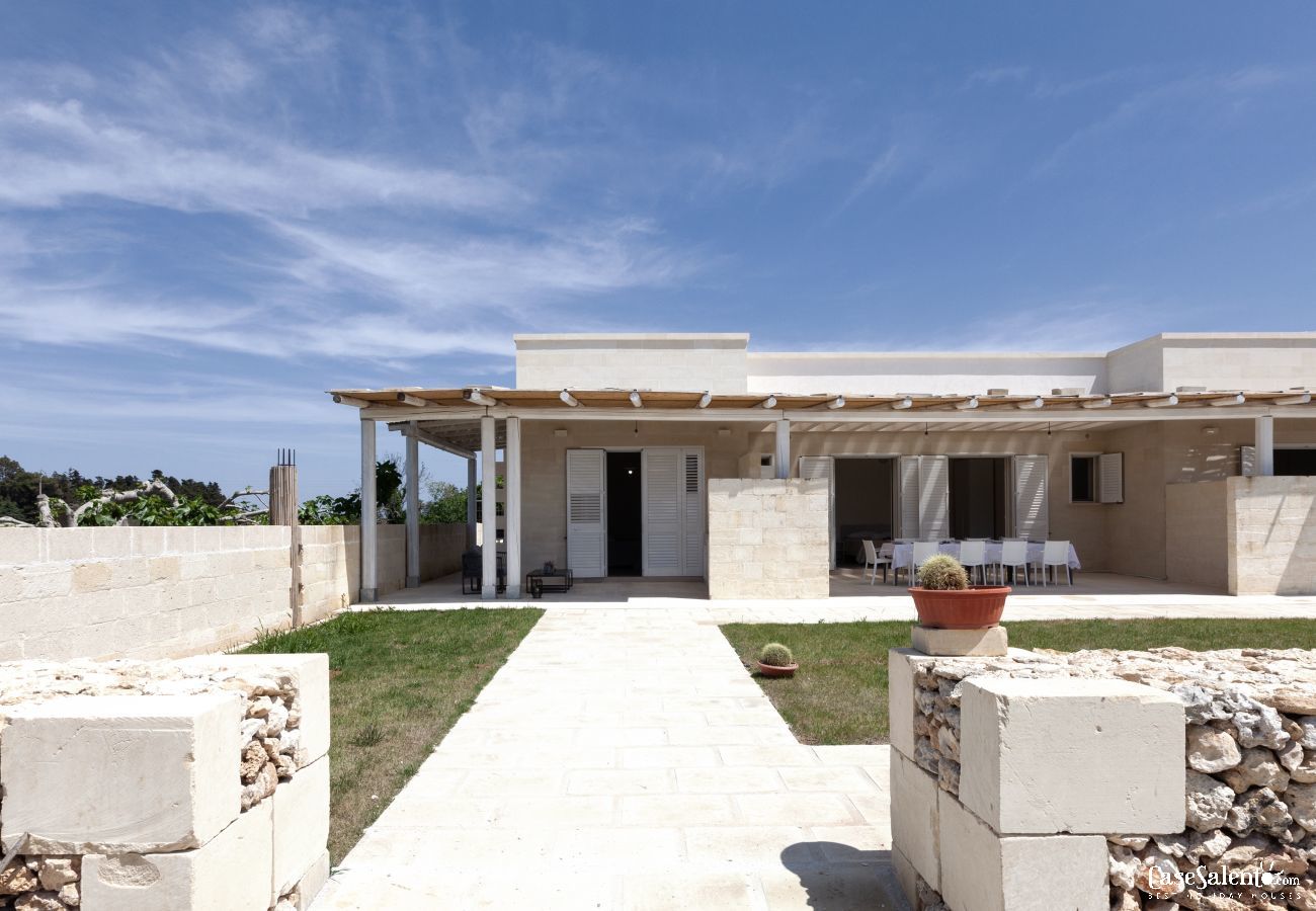 Villa in Otranto - Villa swimming pool near the beach 5 bedrooms 5 bathrooms m391
