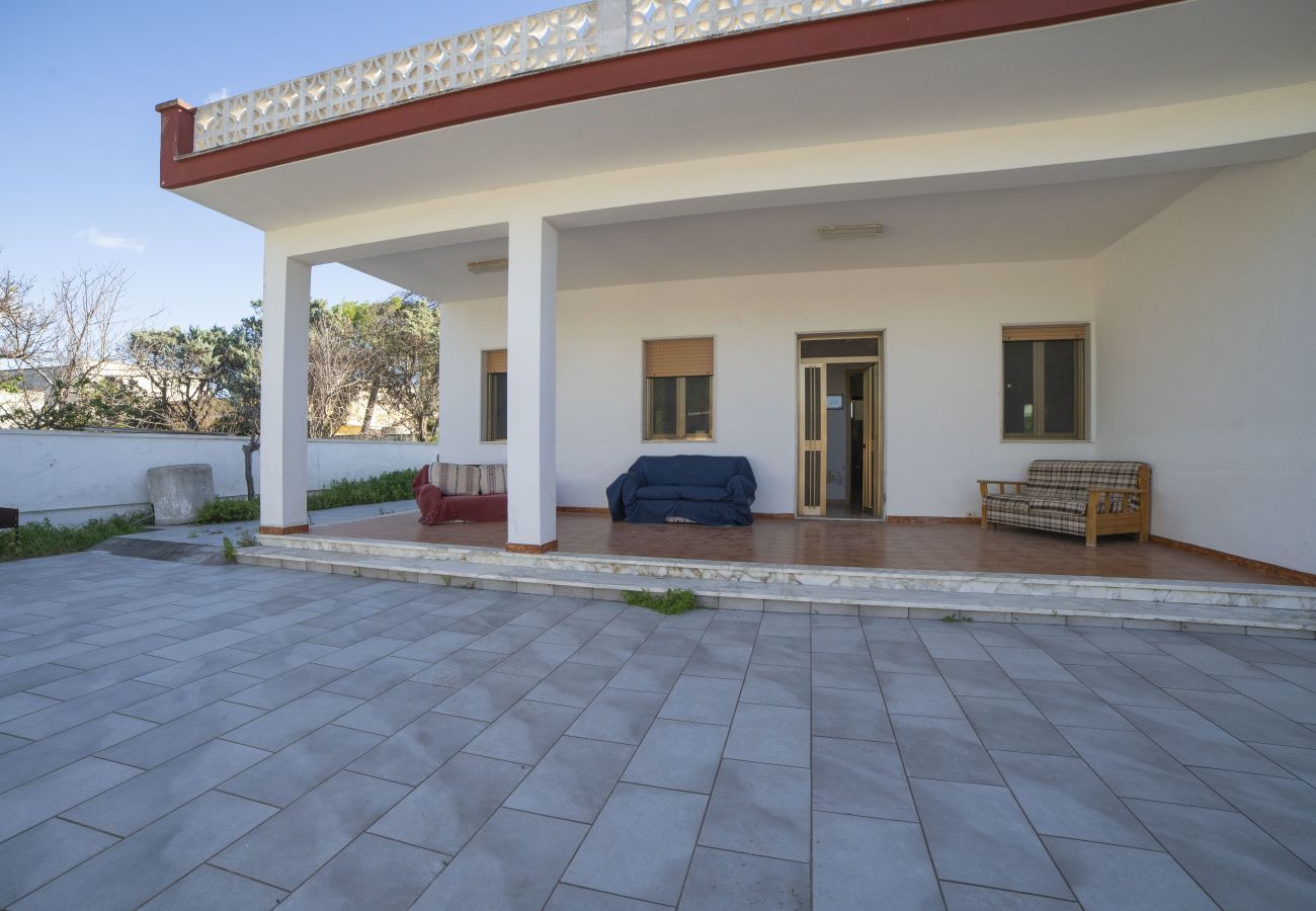 Villa/Dettached house in Lecce - Beach villa with outdoor space 2 bathrooms v701