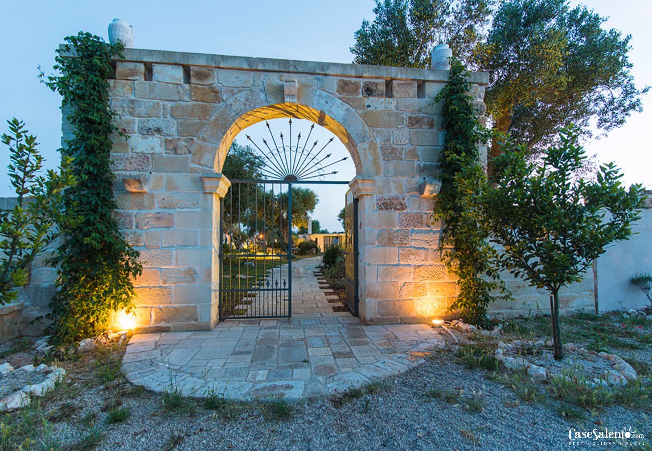 Villa à Carpignano Salentino - Authentique masseria dans les Pouilles avec piscine, jacuzzi, trulli et pajare m595