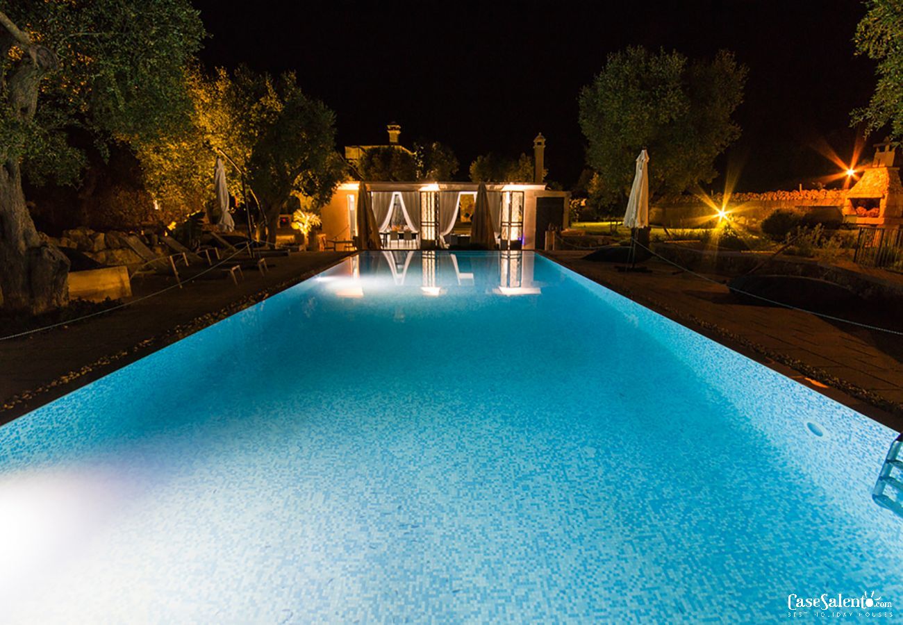 Villa à Carpignano Salentino - Authentique masseria dans les Pouilles avec piscine, jacuzzi, trulli et pajare m595