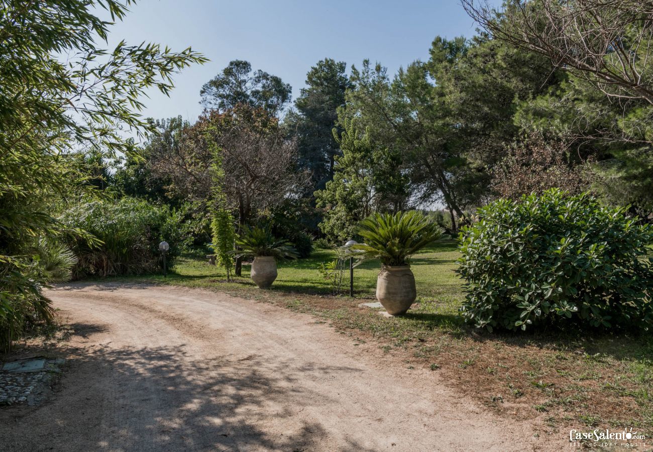 Villa à Carpignano Salentino - Villa avec piscine privée dans les Pouilles, terrain de football, 5 chambres et 5 salles de bains m400