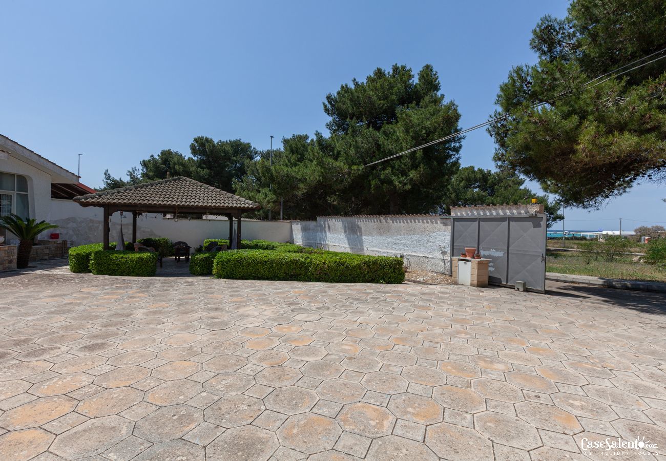 Maison à Sant'Isidoro - Villa de vacances en bord de mer à côté de la côte ionienne m525