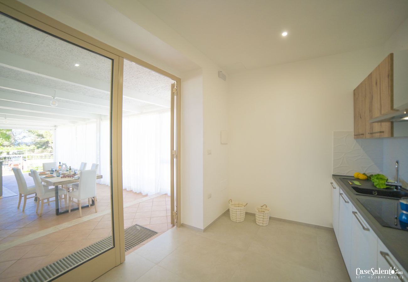 Appartement à Lido Marini - Maison piscine privée et vue mer climat WiFi m620