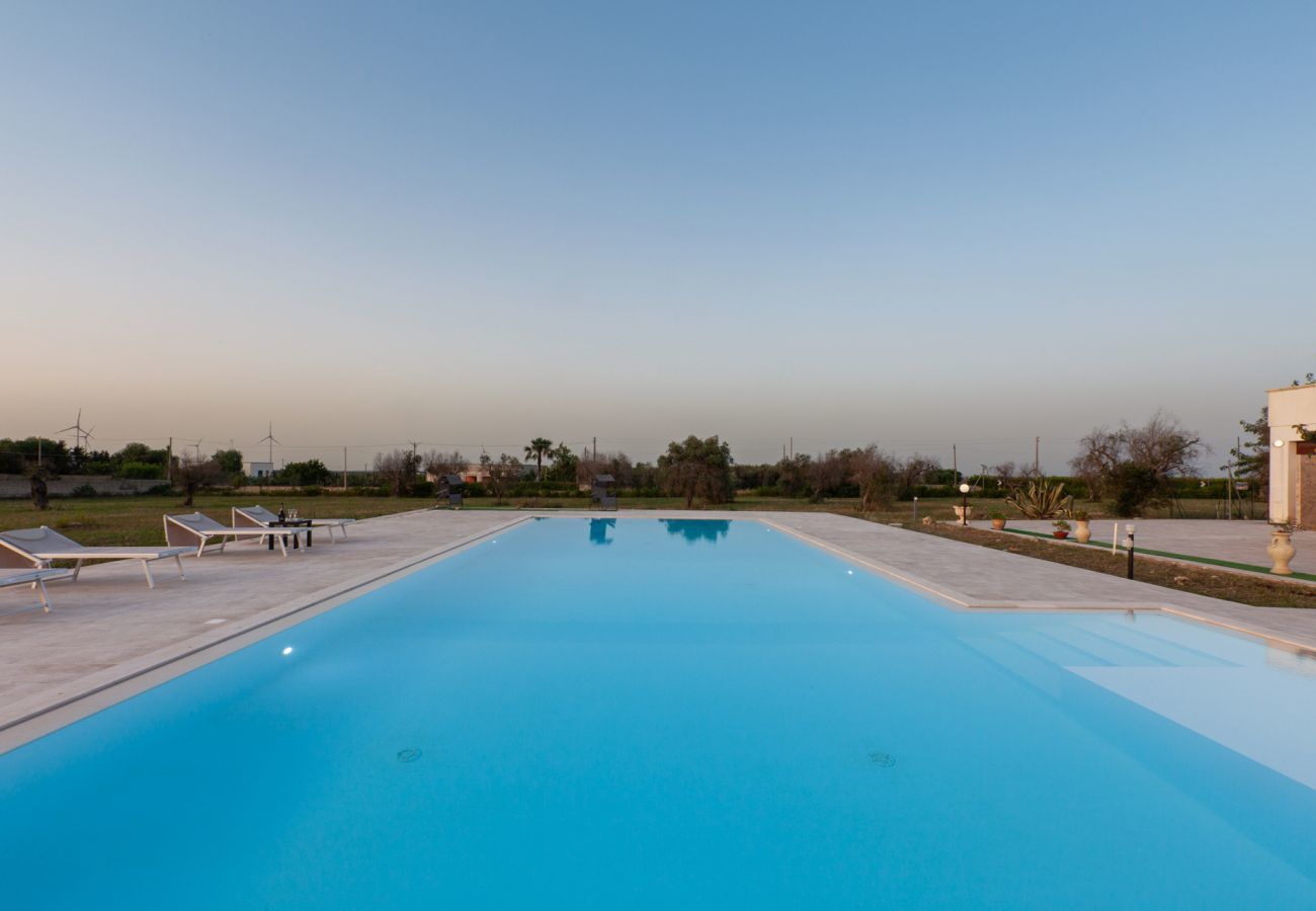 villa à Carpignano Salentino - Villa piscine jardin trulli puits photovoltaïque v900