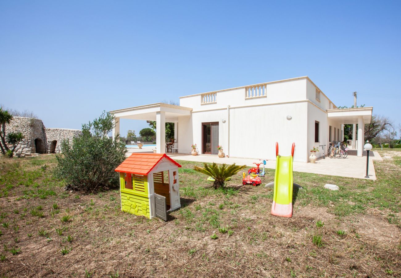 villa à Carpignano Salentino - Villa piscine jardin trulli puits photovoltaïque v900