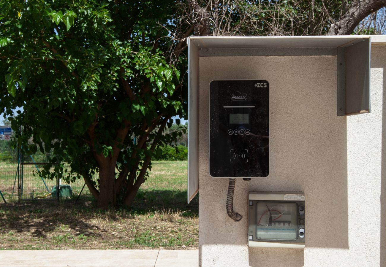 villa à Carpignano Salentino - Villa piscine jardin trulli puits photovoltaïque v900